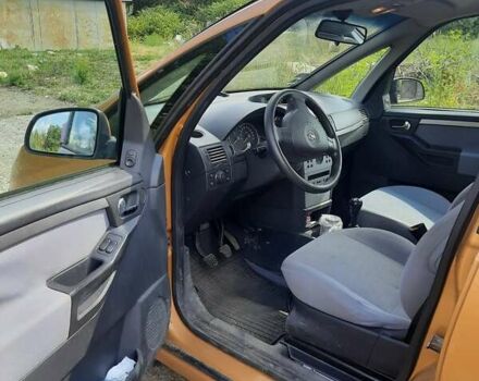 Оранжевый Опель Мерива, объемом двигателя 1.6 л и пробегом 212 тыс. км за 3200 $, фото 2 на Automoto.ua