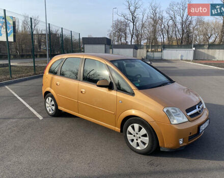 Оранжевый Опель Мерива, объемом двигателя 1.6 л и пробегом 180 тыс. км за 3700 $, фото 2 на Automoto.ua