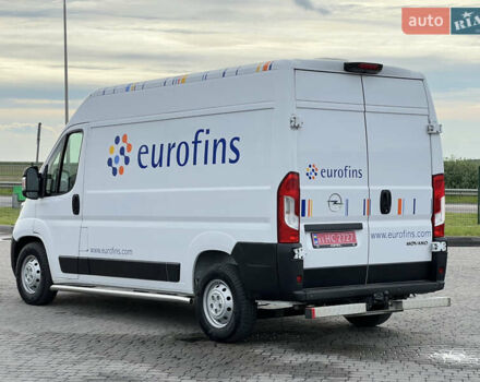 Белый Опель Movano, объемом двигателя 2.2 л и пробегом 261 тыс. км за 17900 $, фото 3 на Automoto.ua