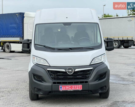 Белый Опель Movano, объемом двигателя 2.2 л и пробегом 261 тыс. км за 17900 $, фото 1 на Automoto.ua