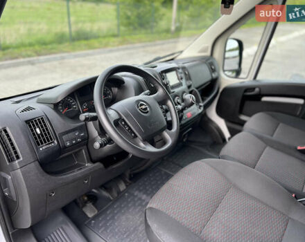 Белый Опель Movano, объемом двигателя 2.2 л и пробегом 261 тыс. км за 17900 $, фото 9 на Automoto.ua