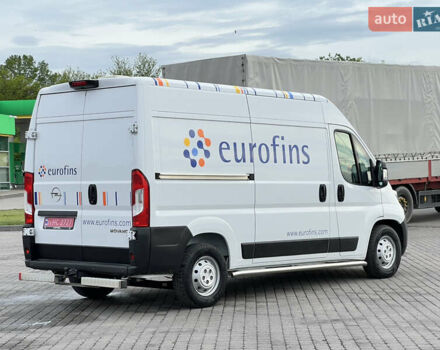 Белый Опель Movano, объемом двигателя 2.2 л и пробегом 261 тыс. км за 17900 $, фото 5 на Automoto.ua