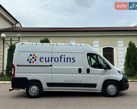 Белый Опель Movano, объемом двигателя 2.2 л и пробегом 263 тыс. км за 17600 $, фото 1 на Automoto.ua