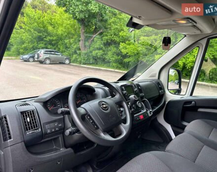 Белый Опель Movano, объемом двигателя 2.2 л и пробегом 263 тыс. км за 17600 $, фото 6 на Automoto.ua