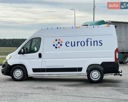 Белый Опель Movano, объемом двигателя 2.2 л и пробегом 261 тыс. км за 17900 $, фото 2 на Automoto.ua