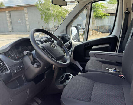 Білий Опель Movano, об'ємом двигуна 2.2 л та пробігом 12 тис. км за 25700 $, фото 5 на Automoto.ua