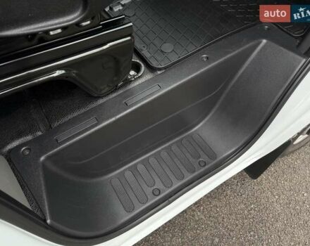 Белый Опель Movano, объемом двигателя 2.3 л и пробегом 314 тыс. км за 17900 $, фото 62 на Automoto.ua