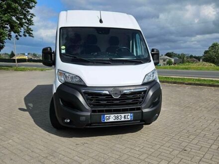 Белый Опель Movano, объемом двигателя 2.2 л и пробегом 105 тыс. км за 10000 $, фото 1 на Automoto.ua
