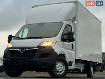 Белый Опель Movano, объемом двигателя 2.2 л и пробегом 220 тыс. км за 25899 $, фото 1 на Automoto.ua