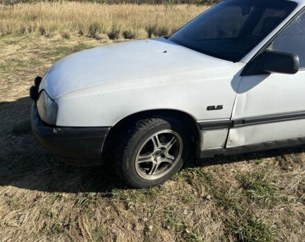 Белый Опель Омега, объемом двигателя 2 л и пробегом 250 тыс. км за 800 $, фото 1 на Automoto.ua