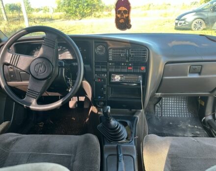 Белый Опель Омега, объемом двигателя 2 л и пробегом 250 тыс. км за 800 $, фото 10 на Automoto.ua