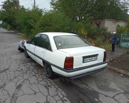 Белый Опель Омега, объемом двигателя 1.8 л и пробегом 2 тыс. км за 946 $, фото 5 на Automoto.ua