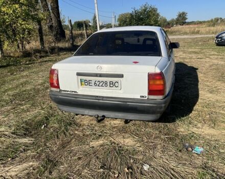 Белый Опель Омега, объемом двигателя 2 л и пробегом 250 тыс. км за 800 $, фото 4 на Automoto.ua