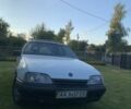 Білий Опель Омега, об'ємом двигуна 2.3 л та пробігом 300 тис. км за 1054 $, фото 1 на Automoto.ua