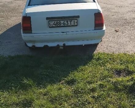 Білий Опель Омега, об'ємом двигуна 2 л та пробігом 300 тис. км за 1200 $, фото 4 на Automoto.ua