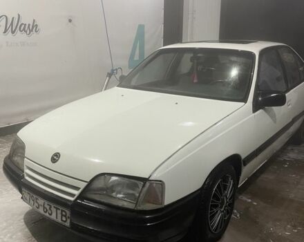 Білий Опель Омега, об'ємом двигуна 1.8 л та пробігом 100 тис. км за 650 $, фото 1 на Automoto.ua