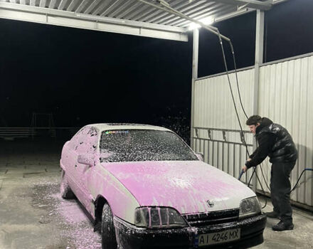 Белый Опель Омега, объемом двигателя 1.8 л и пробегом 270 тыс. км за 650 $, фото 4 на Automoto.ua