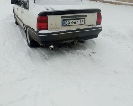 Белый Опель Омега, объемом двигателя 2 л и пробегом 350 тыс. км за 900 $, фото 2 на Automoto.ua