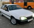 Белый Опель Омега, объемом двигателя 2 л и пробегом 300 тыс. км за 1002 $, фото 1 на Automoto.ua