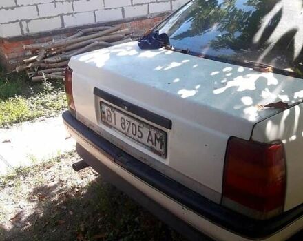 Белый Опель Омега, объемом двигателя 1.8 л и пробегом 400 тыс. км за 1300 $, фото 4 на Automoto.ua