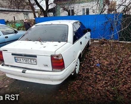 Белый Опель Омега, объемом двигателя 1.8 л и пробегом 300 тыс. км за 870 $, фото 3 на Automoto.ua