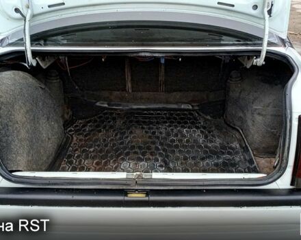 Білий Опель Омега, об'ємом двигуна 2 л та пробігом 300 тис. км за 1400 $, фото 6 на Automoto.ua