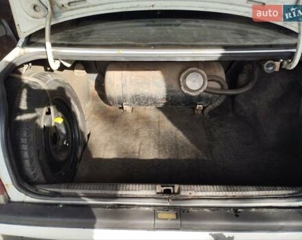 Білий Опель Омега, об'ємом двигуна 2 л та пробігом 222 тис. км за 900 $, фото 1 на Automoto.ua