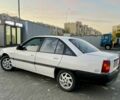 Белый Опель Омега, объемом двигателя 2 л и пробегом 300 тыс. км за 1002 $, фото 3 на Automoto.ua
