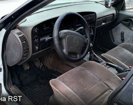 Білий Опель Омега, об'ємом двигуна 2 л та пробігом 300 тис. км за 1400 $, фото 7 на Automoto.ua