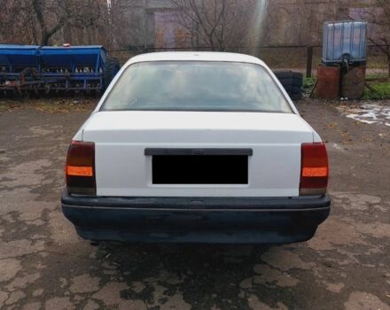 Белый Опель Омега, объемом двигателя 2 л и пробегом 220 тыс. км за 779 $, фото 3 на Automoto.ua