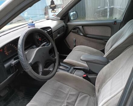 Белый Опель Омега, объемом двигателя 2.3 л и пробегом 400 тыс. км за 1350 $, фото 5 на Automoto.ua