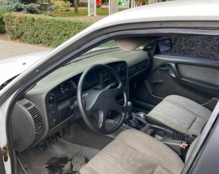 Белый Опель Омега, объемом двигателя 1.8 л и пробегом 410 тыс. км за 800 $, фото 2 на Automoto.ua