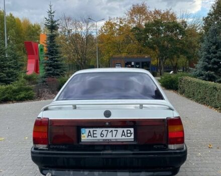 Белый Опель Омега, объемом двигателя 1.8 л и пробегом 410 тыс. км за 800 $, фото 1 на Automoto.ua