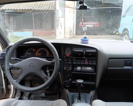 Белый Опель Омега, объемом двигателя 2.3 л и пробегом 400 тыс. км за 1350 $, фото 11 на Automoto.ua