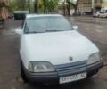 Белый Опель Омега, объемом двигателя 2 л и пробегом 300 тыс. км за 900 $, фото 2 на Automoto.ua