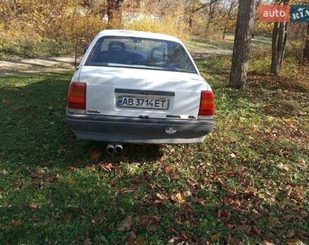 Белый Опель Омега, объемом двигателя 1.8 л и пробегом 280 тыс. км за 1400 $, фото 8 на Automoto.ua