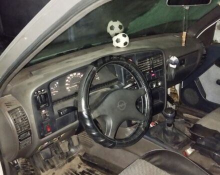 Белый Опель Омега, объемом двигателя 2 л и пробегом 165 тыс. км за 1200 $, фото 3 на Automoto.ua