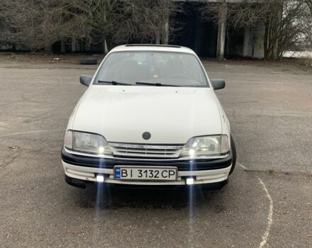 Білий Опель Омега, об'ємом двигуна 2 л та пробігом 33 тис. км за 1600 $, фото 1 на Automoto.ua