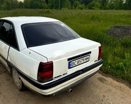 Білий Опель Омега, об'ємом двигуна 2 л та пробігом 400 тис. км за 840 $, фото 4 на Automoto.ua