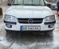 Белый Опель Омега, объемом двигателя 2 л и пробегом 308 тыс. км за 2200 $, фото 1 на Automoto.ua