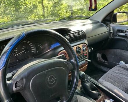 Белый Опель Омега, объемом двигателя 2 л и пробегом 396 тыс. км за 1350 $, фото 4 на Automoto.ua