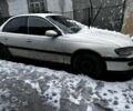 Белый Опель Омега, объемом двигателя 2 л и пробегом 300 тыс. км за 600 $, фото 1 на Automoto.ua
