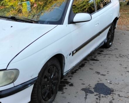 Белый Опель Омега, объемом двигателя 2 л и пробегом 200 тыс. км за 1200 $, фото 2 на Automoto.ua