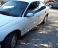 Белый Опель Омега, объемом двигателя 2 л и пробегом 379 тыс. км за 1000 $, фото 1 на Automoto.ua
