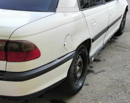 Белый Опель Омега, объемом двигателя 2 л и пробегом 200 тыс. км за 1200 $, фото 4 на Automoto.ua