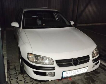 Белый Опель Омега, объемом двигателя 2 л и пробегом 209 тыс. км за 2500 $, фото 1 на Automoto.ua