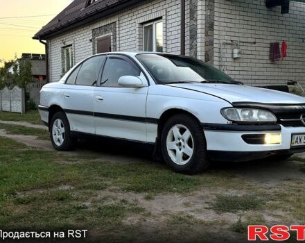 Белый Опель Омега, объемом двигателя 2 л и пробегом 200 тыс. км за 1450 $, фото 2 на Automoto.ua