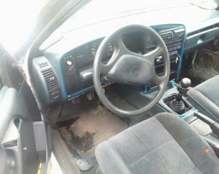 Белый Опель Омега, объемом двигателя 2 л и пробегом 345 тыс. км за 450 $, фото 5 на Automoto.ua