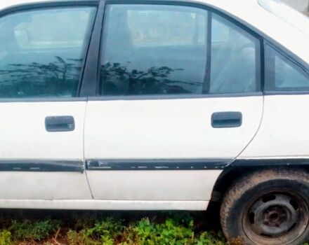 Белый Опель Омега, объемом двигателя 2 л и пробегом 345 тыс. км за 450 $, фото 2 на Automoto.ua