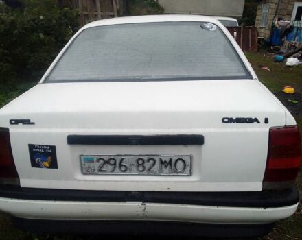 Белый Опель Омега, объемом двигателя 2 л и пробегом 345 тыс. км за 450 $, фото 1 на Automoto.ua